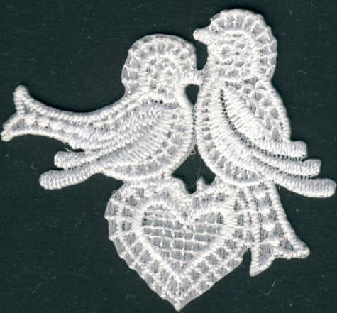 Stickerei 2 Tauben auf Herz 5x5cm - weiß <br> 1 Stück, aufbügelbar